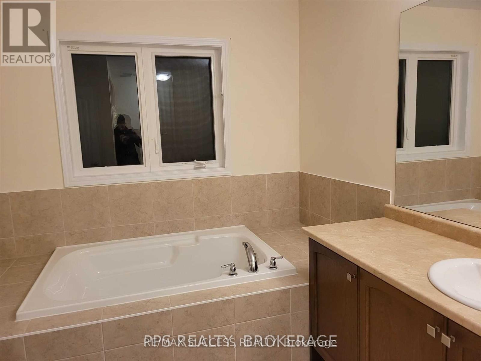 7916 Odell Crescent, Niagara Falls, Ontario  L2H 3R6 - Photo 27 - X12428451