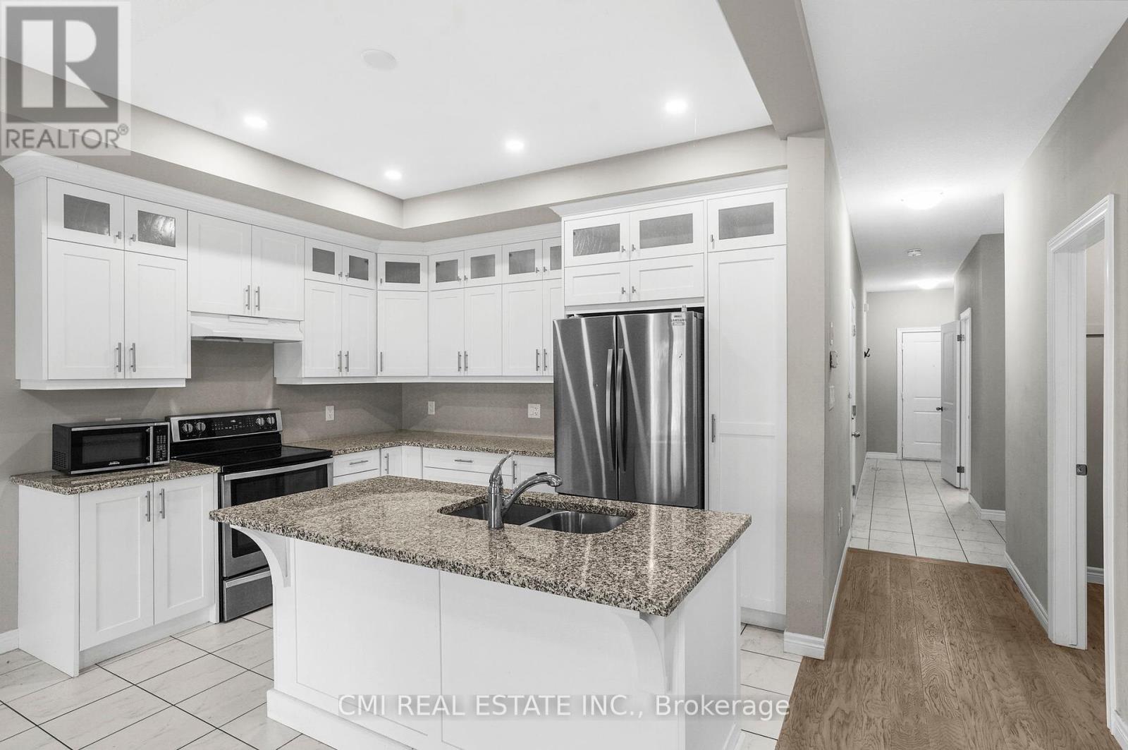 32 Alayche Trail, Welland, Ontario  L3C 0J7 - Photo 11 - X12428461