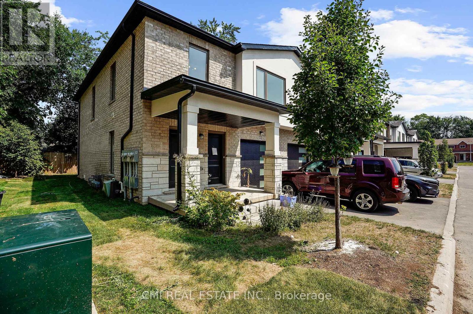 32 Alayche Trail, Welland, Ontario  L3C 0J7 - Photo 2 - X12428461