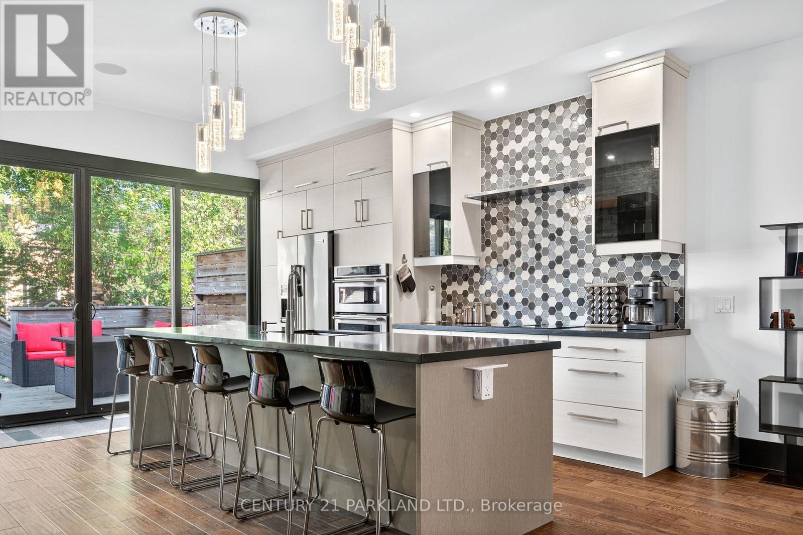 10 Rexford Road, Toronto, Ontario  M6S 2M3 - Photo 16 - W12427805