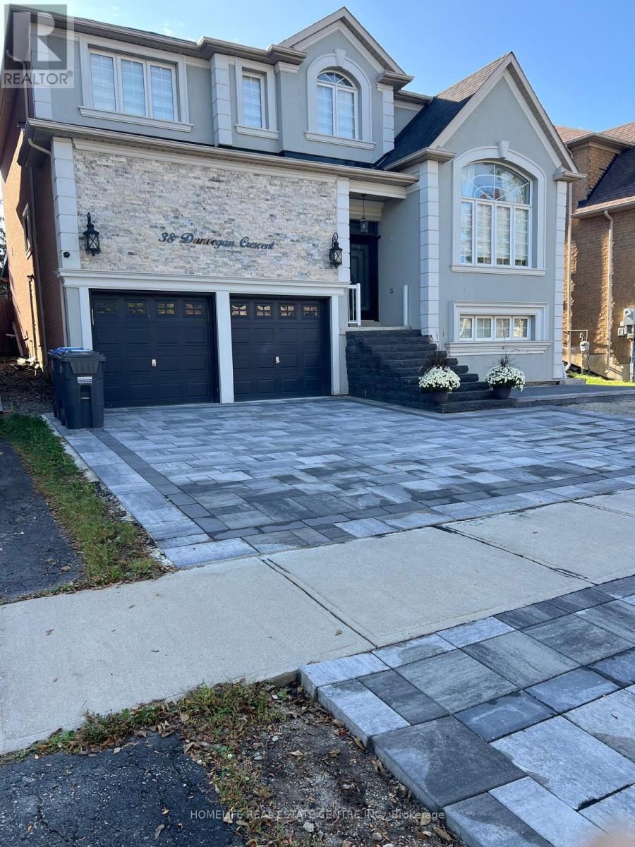 38 Dunvegan Crescent, Brampton, Ontario  L7A 2Y2 - Photo 2 - W12426723