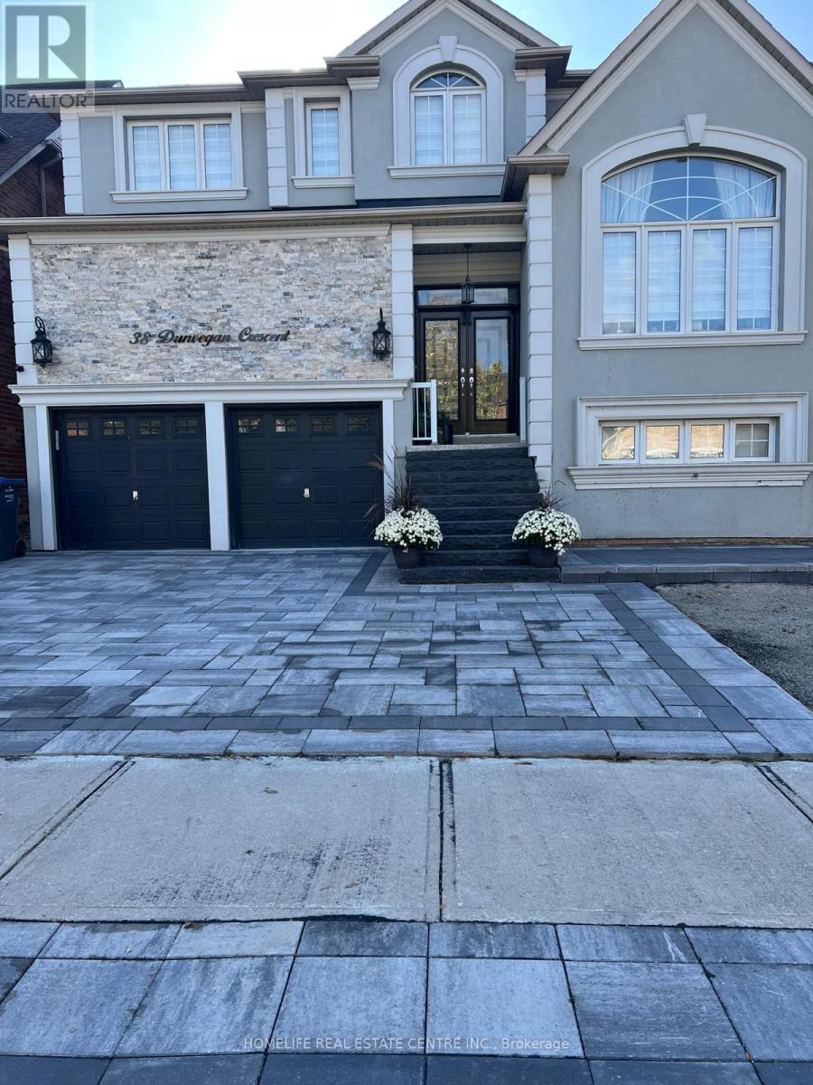38 Dunvegan Crescent, Brampton, Ontario  L7A 2Y2 - Photo 3 - W12426723