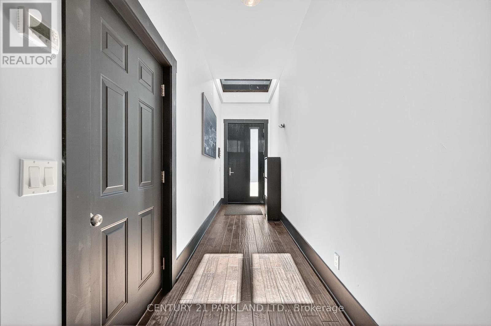 10 Rexford Road, Toronto, Ontario  M6S 2M3 - Photo 4 - W12427805