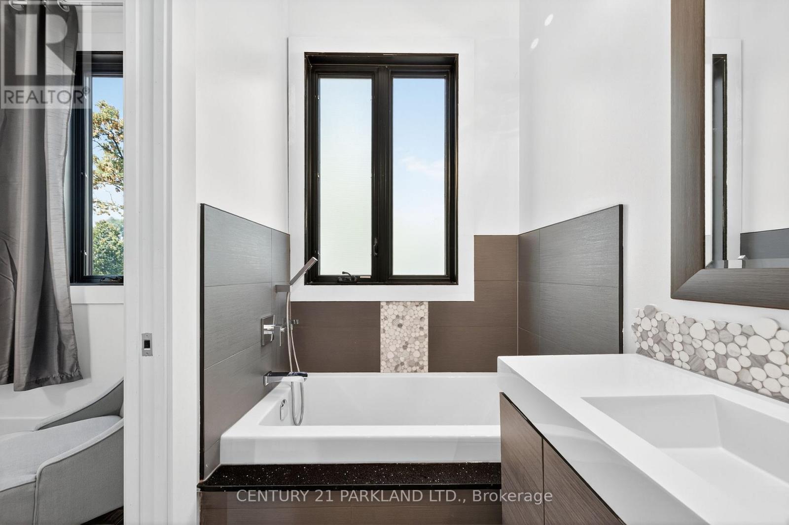 10 Rexford Road, Toronto, Ontario  M6S 2M3 - Photo 25 - W12427805
