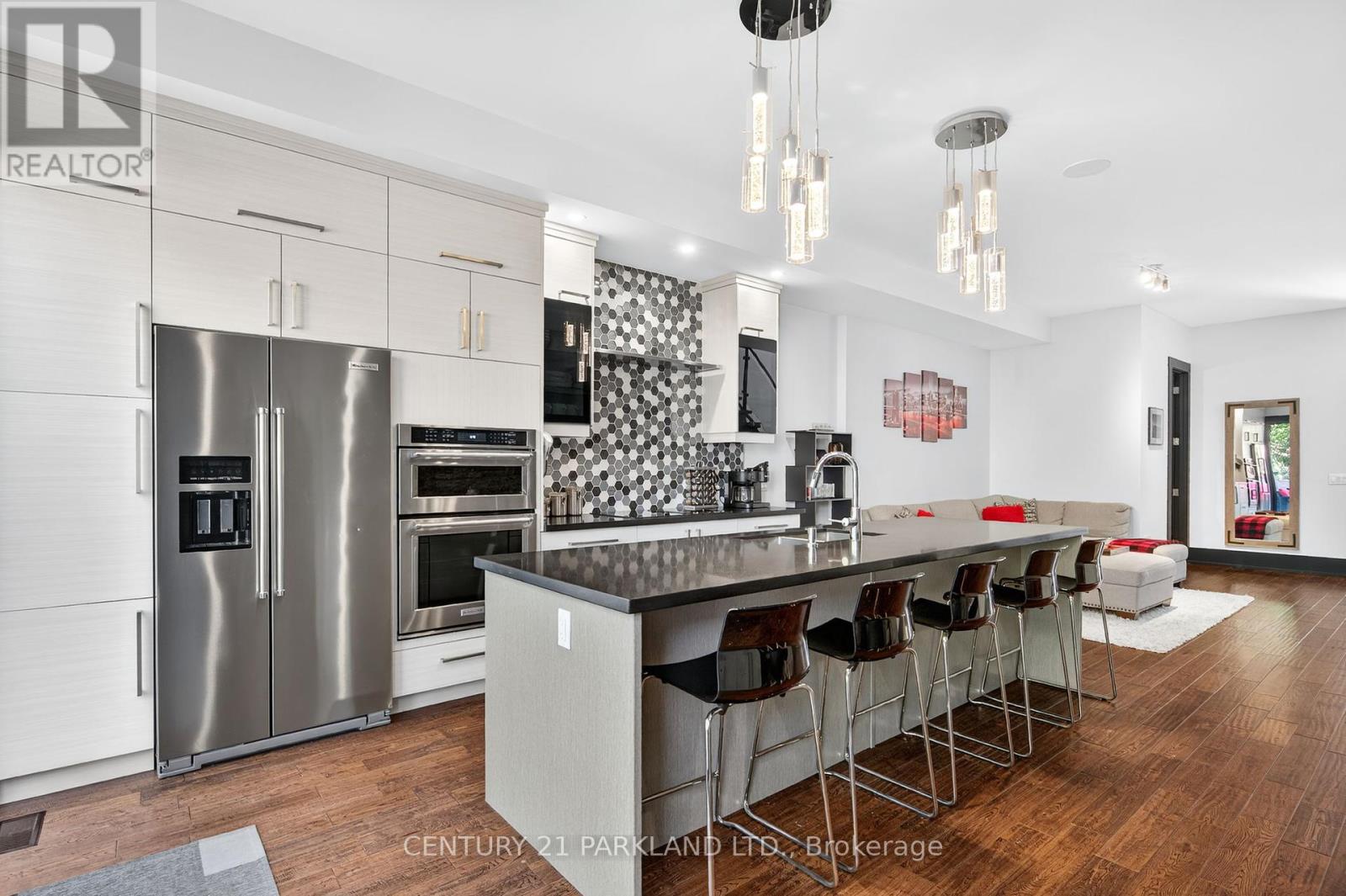 10 Rexford Road, Toronto, Ontario  M6S 2M3 - Photo 18 - W12427805