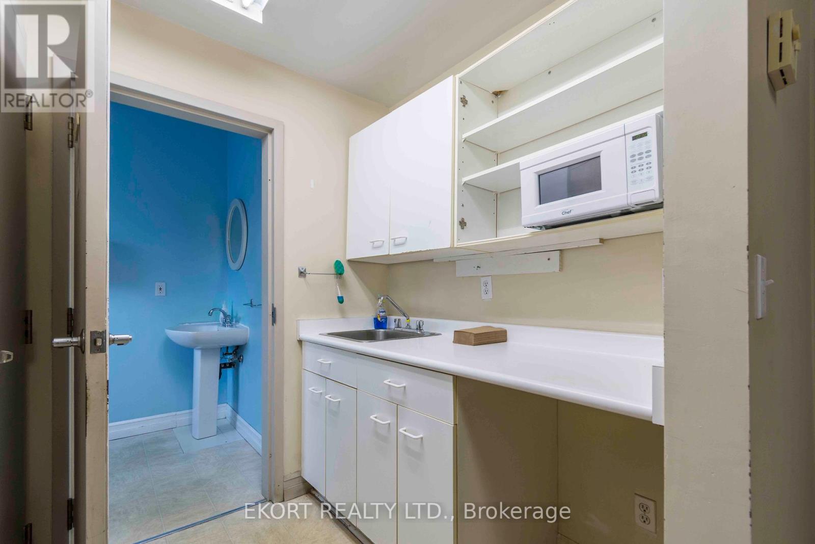 270 West Street, Quinte West, Ontario  K8V 2N3 - Photo 18 - X12350626