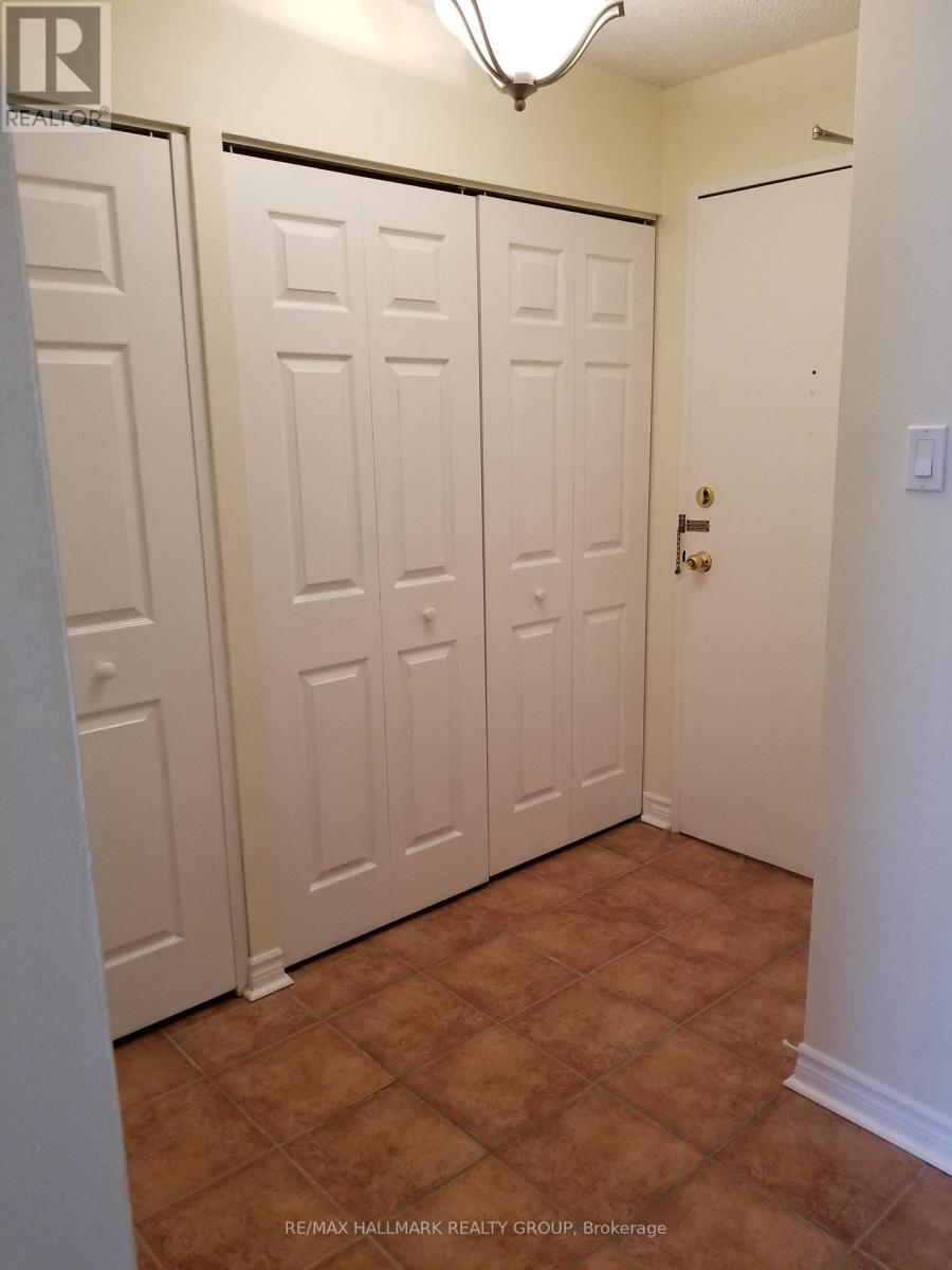 1704 - 158 C Mcarthur Avenue, Ottawa, Ontario  K1L 8E7 - Photo 4 - X12422993