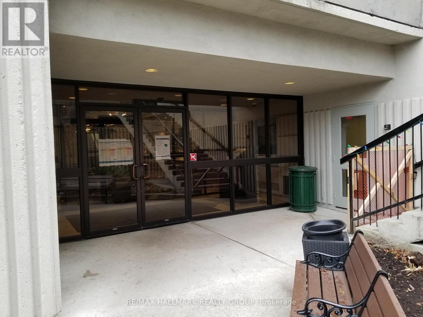 1704 - 158 C Mcarthur Avenue, Ottawa, Ontario  K1L 8E7 - Photo 3 - X12422993