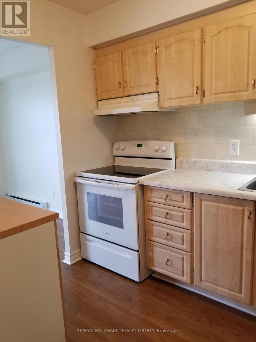 1704 - 158 C Mcarthur Avenue, Ottawa, Ontario  K1L 8E7 - Photo 7 - X12422993