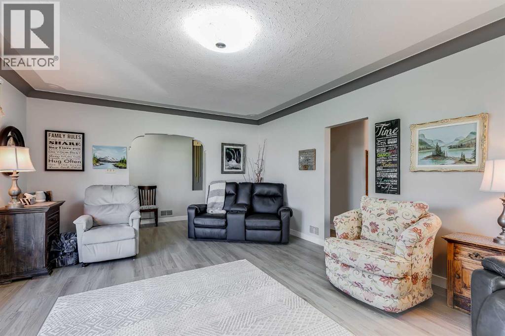 955 15 Avenue Ne, Calgary, Alberta  T2E 1J2 - Photo 6 - A2259956