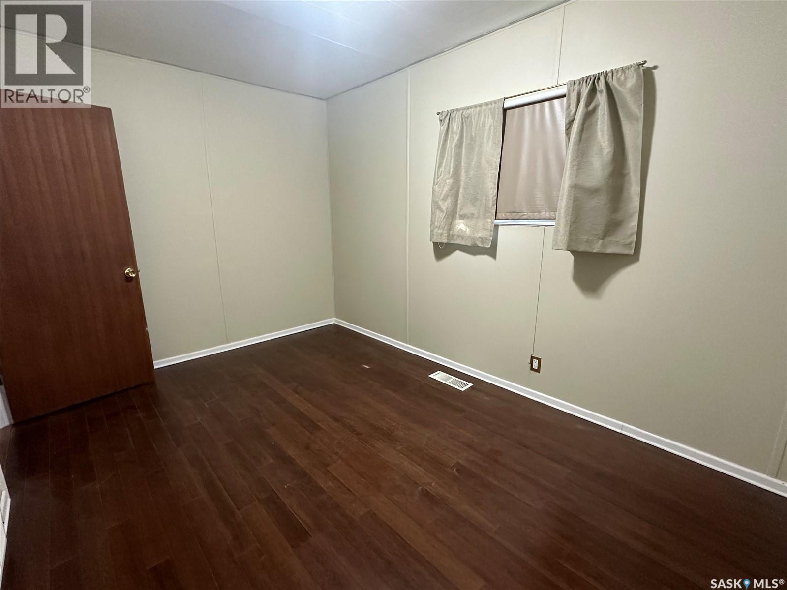 1225 Halifax Street, Halbrite, Saskatchewan  S0C 1H0 - Photo 9 - SK012914