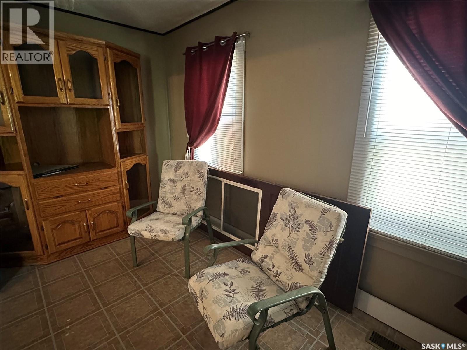 1225 Halifax Street, Halbrite, Saskatchewan  S0C 1H0 - Photo 5 - SK012914