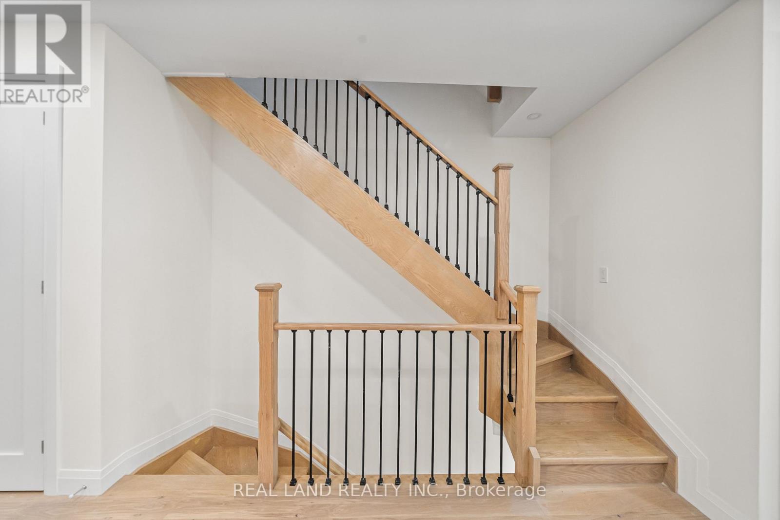 30 Winnifred Avenue, Toronto, Ontario  M4M 2X3 - Photo 15 - E12427836