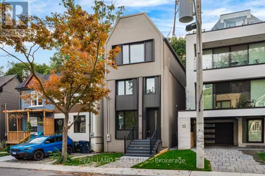 30 WINNIFRED AVENUE, Toronto, Ontario