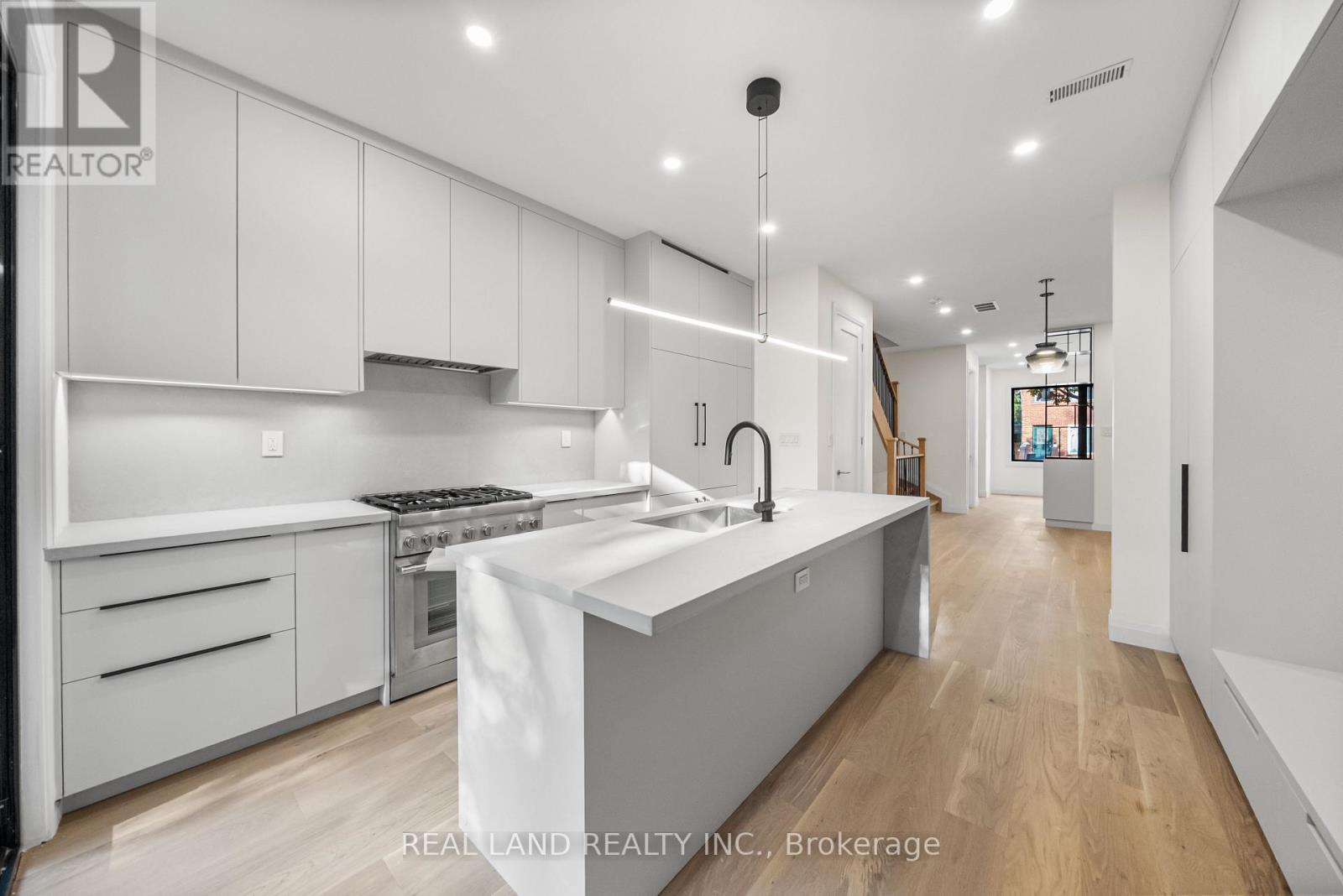 30 Winnifred Avenue, Toronto, Ontario  M4M 2X3 - Photo 13 - E12427836
