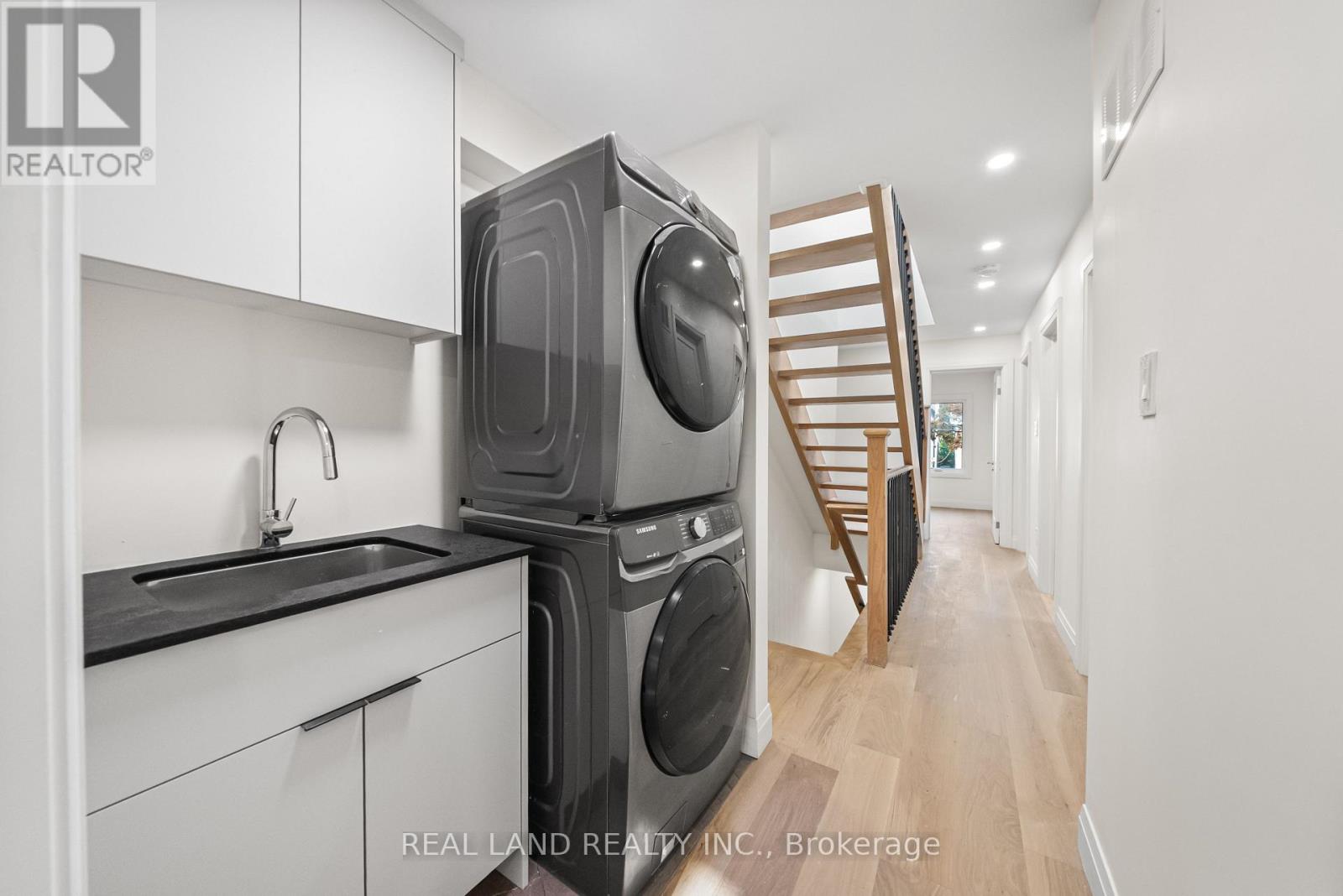 30 Winnifred Avenue, Toronto, Ontario  M4M 2X3 - Photo 16 - E12427836