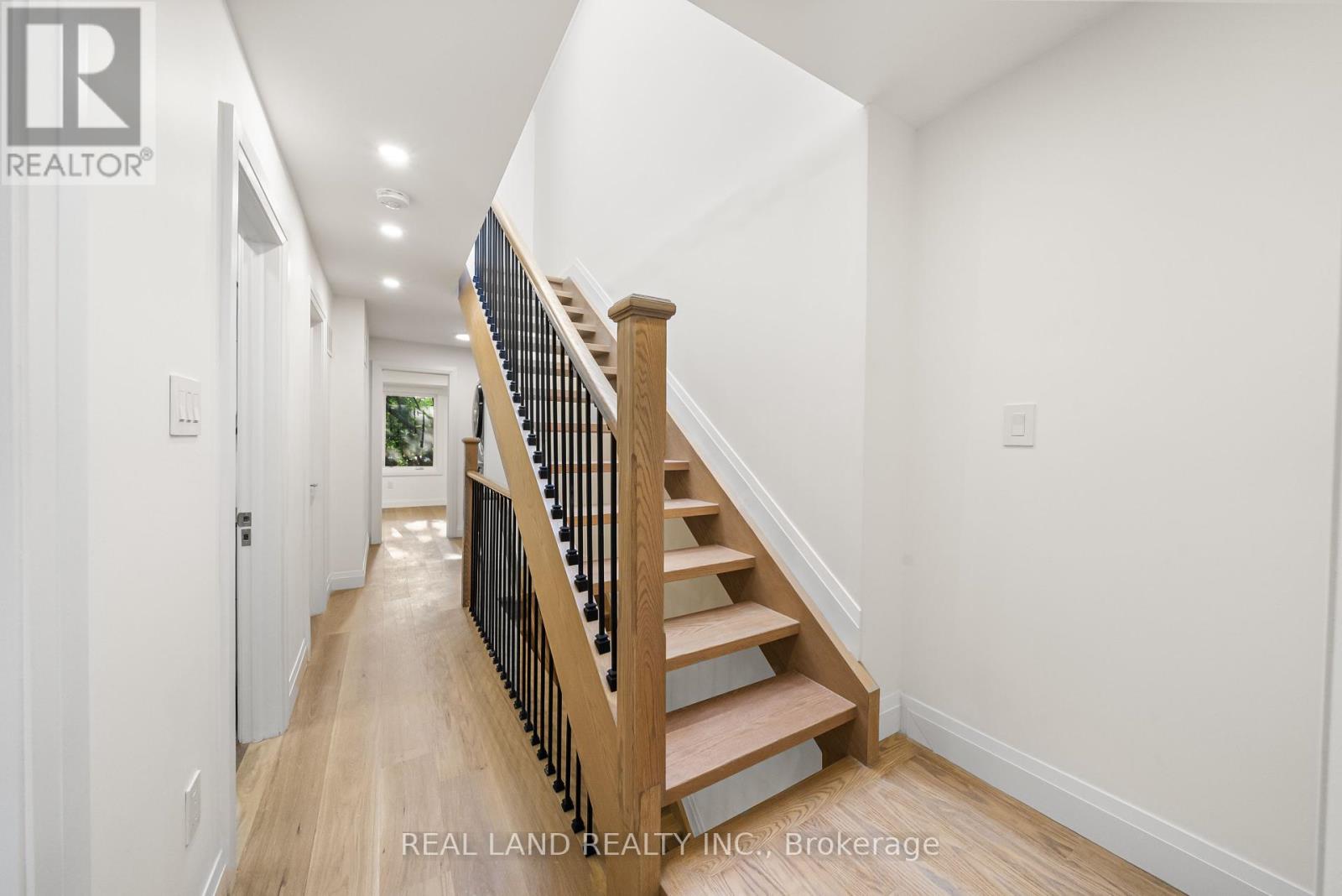 30 Winnifred Avenue, Toronto, Ontario  M4M 2X3 - Photo 17 - E12427836