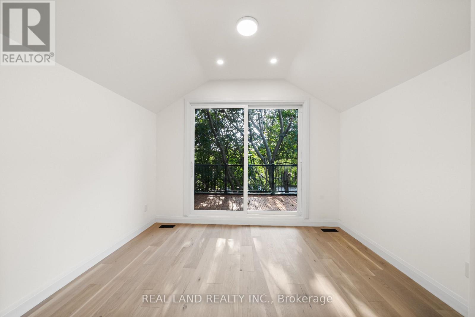 30 Winnifred Avenue, Toronto, Ontario  M4M 2X3 - Photo 20 - E12427836