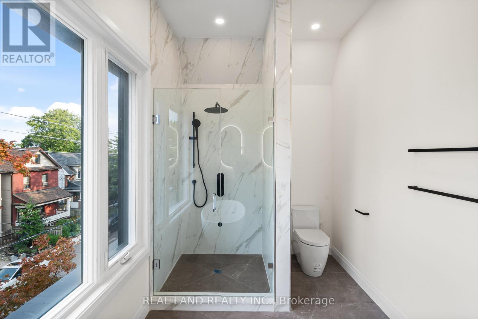 30 Winnifred Avenue, Toronto, Ontario  M4M 2X3 - Photo 27 - E12427836