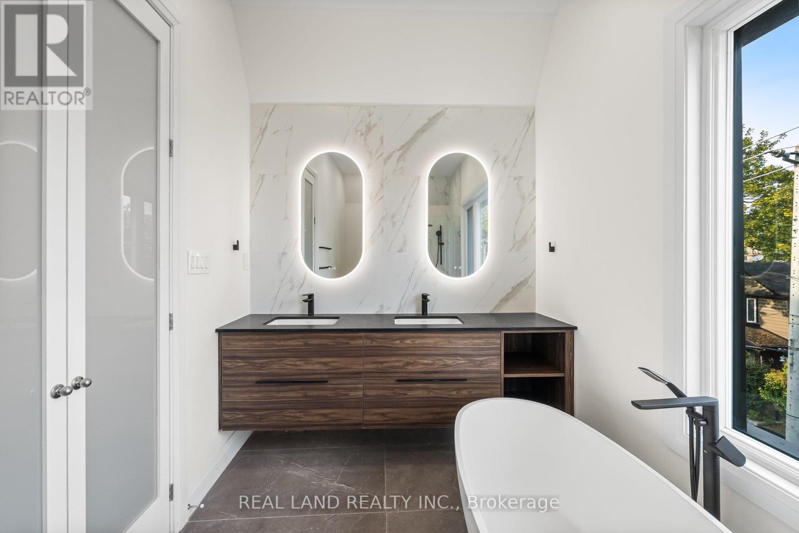 30 Winnifred Avenue, Toronto, Ontario  M4M 2X3 - Photo 29 - E12427836
