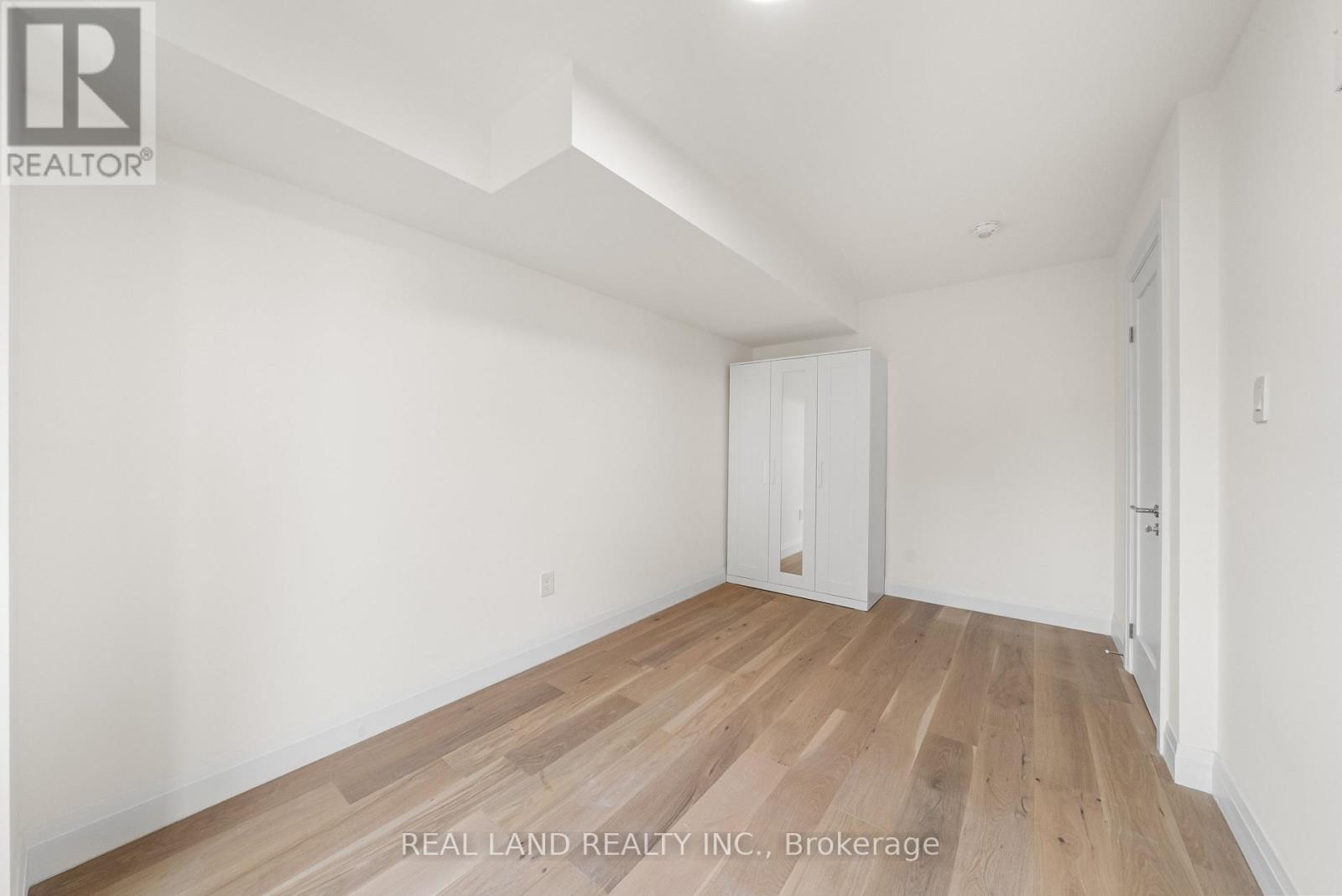 30 Winnifred Avenue, Toronto, Ontario  M4M 2X3 - Photo 33 - E12427836