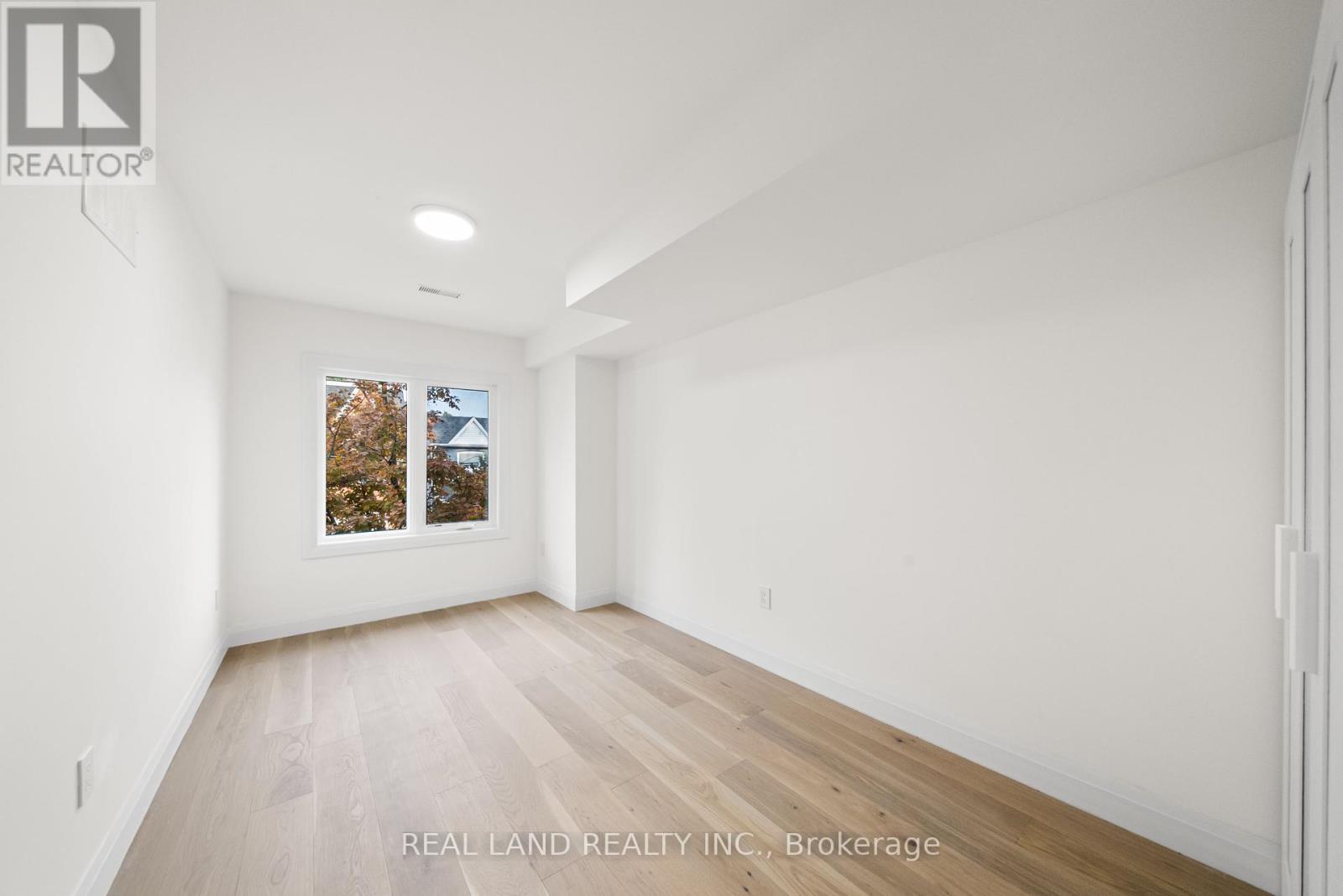 30 Winnifred Avenue, Toronto, Ontario  M4M 2X3 - Photo 31 - E12427836