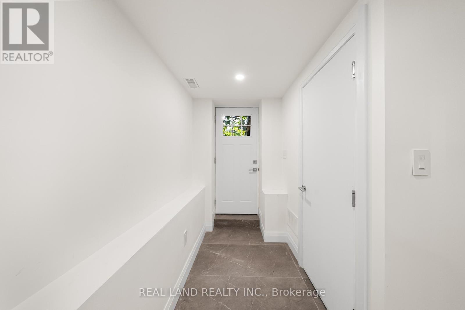30 Winnifred Avenue, Toronto, Ontario  M4M 2X3 - Photo 37 - E12427836