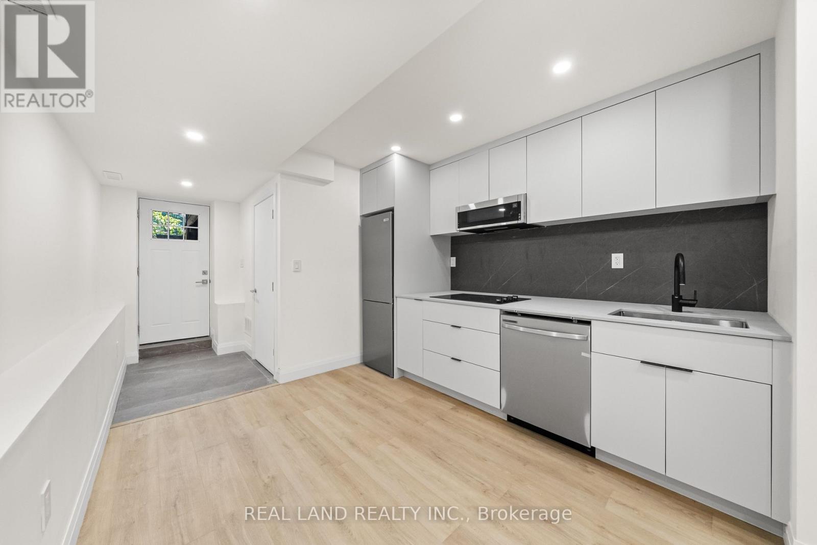 30 Winnifred Avenue, Toronto, Ontario  M4M 2X3 - Photo 38 - E12427836