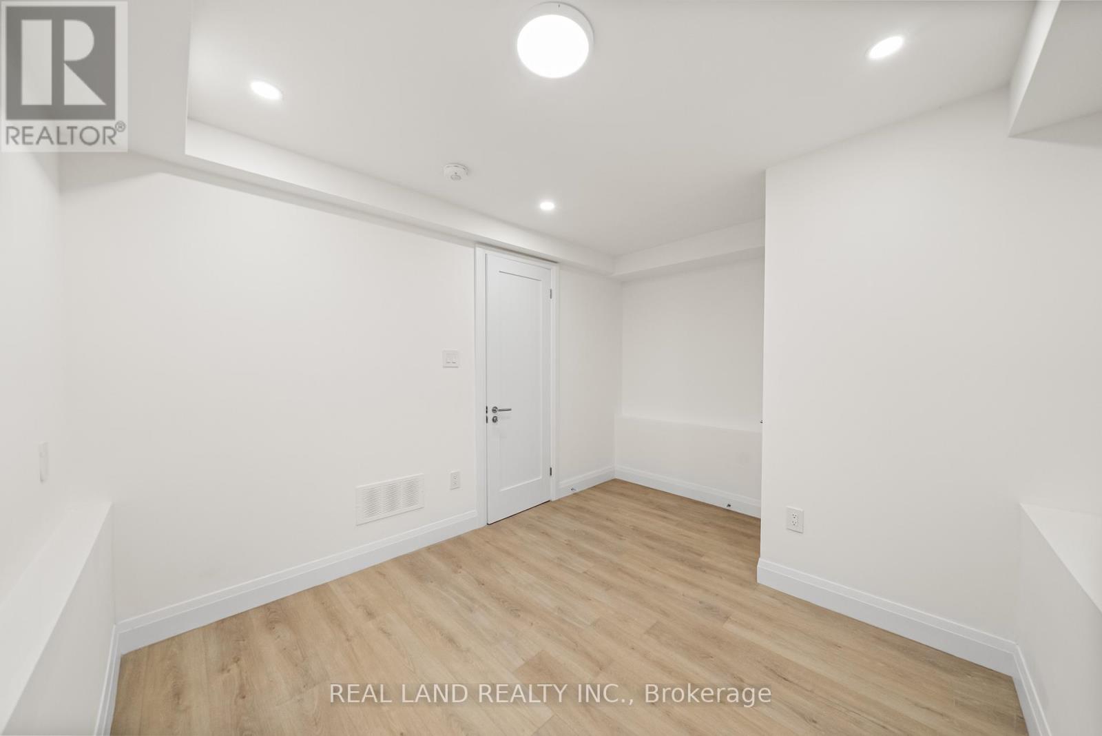 30 Winnifred Avenue, Toronto, Ontario  M4M 2X3 - Photo 44 - E12427836