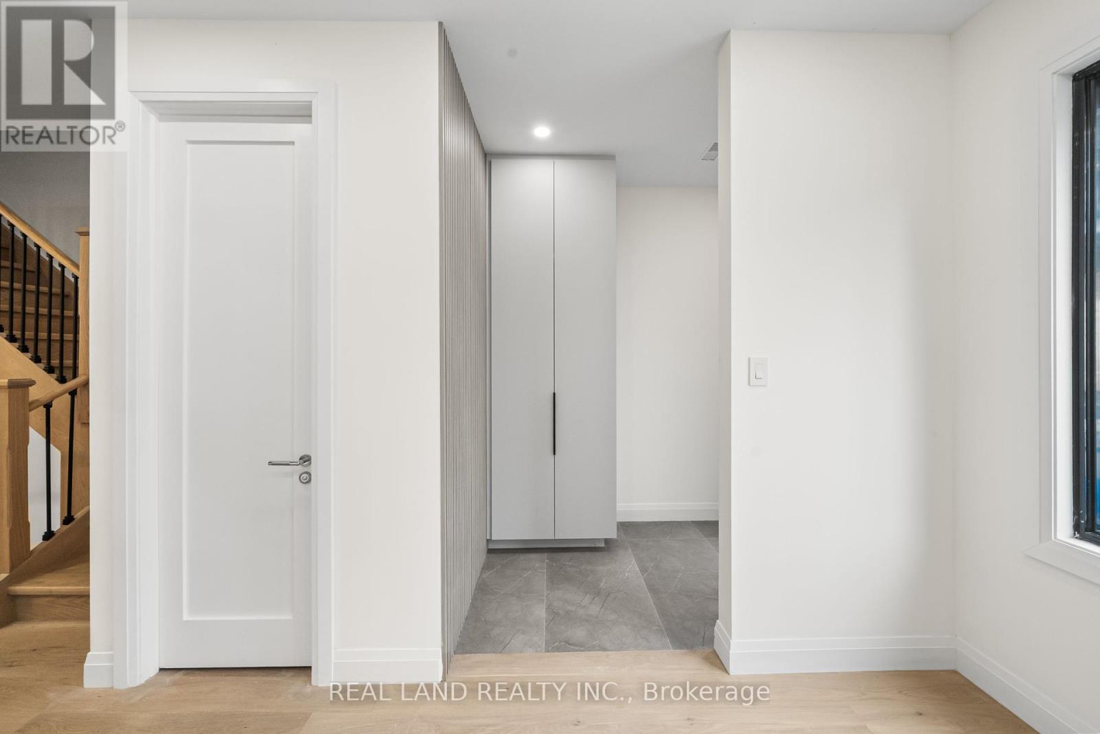 30 Winnifred Avenue, Toronto, Ontario  M4M 2X3 - Photo 5 - E12427836