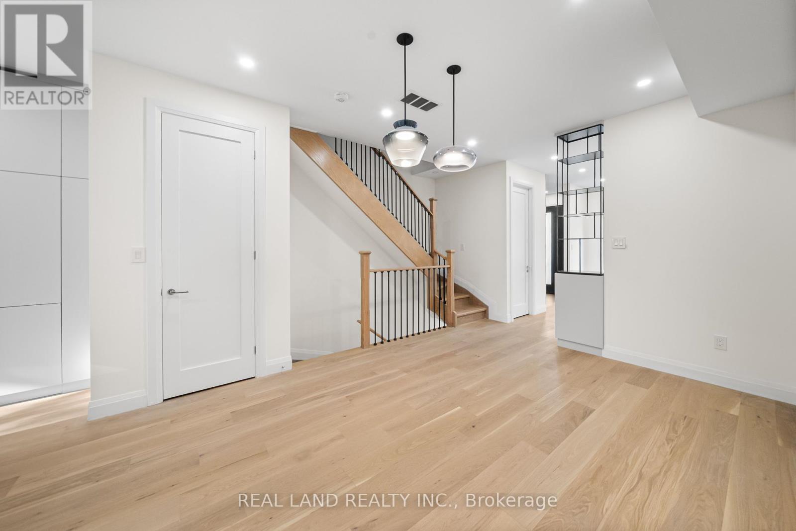 30 Winnifred Avenue, Toronto, Ontario  M4M 2X3 - Photo 9 - E12427836