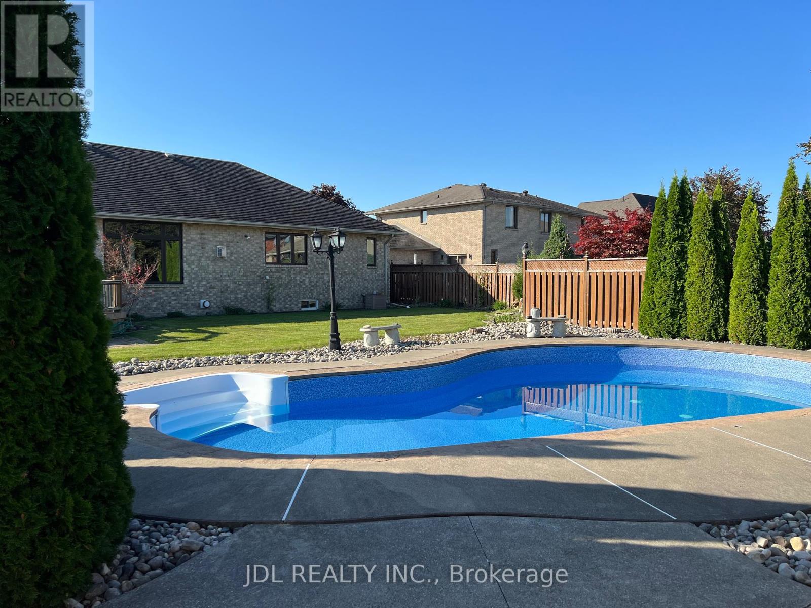 12356 Charlene Lane, Tecumseh, Ontario  N9K 1B1 - Photo 21 - X12427660