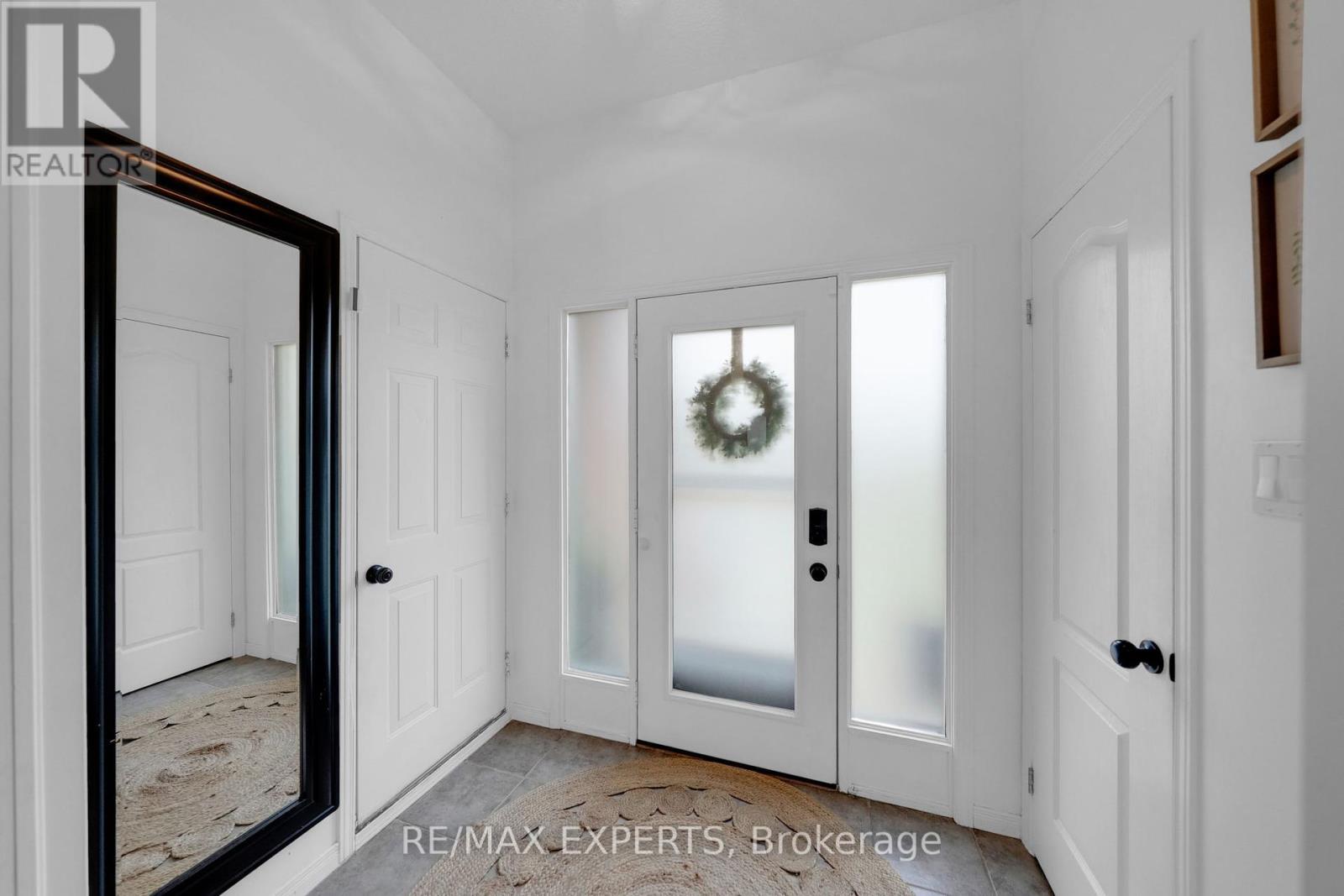 79 Shephard Avenue, New Tecumseth, Ontario  L9R 2G3 - Photo 6 - N12420685