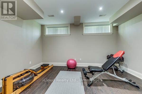 962 Fredonia Drive, Mississauga, Ontario  L5C 2W4 - Photo 28 - W12428138