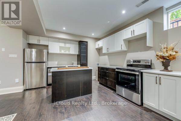962 Fredonia Drive, Mississauga, Ontario  L5C 2W4 - Photo 24 - W12428138