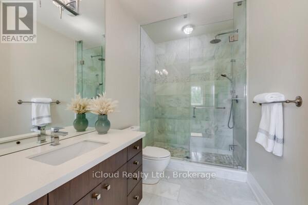 962 Fredonia Drive, Mississauga, Ontario  L5C 2W4 - Photo 19 - W12428138