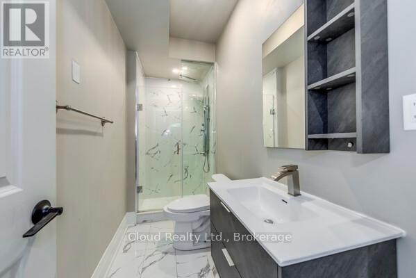962 Fredonia Drive, Mississauga, Ontario  L5C 2W4 - Photo 29 - W12428138