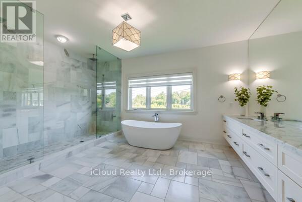 962 Fredonia Drive, Mississauga, Ontario  L5C 2W4 - Photo 17 - W12428138