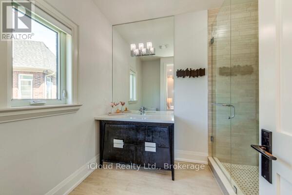 962 Fredonia Drive, Mississauga, Ontario  L5C 2W4 - Photo 22 - W12428138