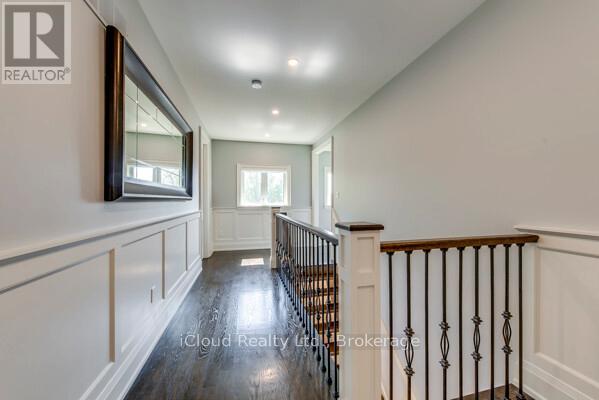 962 Fredonia Drive, Mississauga, Ontario  L5C 2W4 - Photo 14 - W12428138