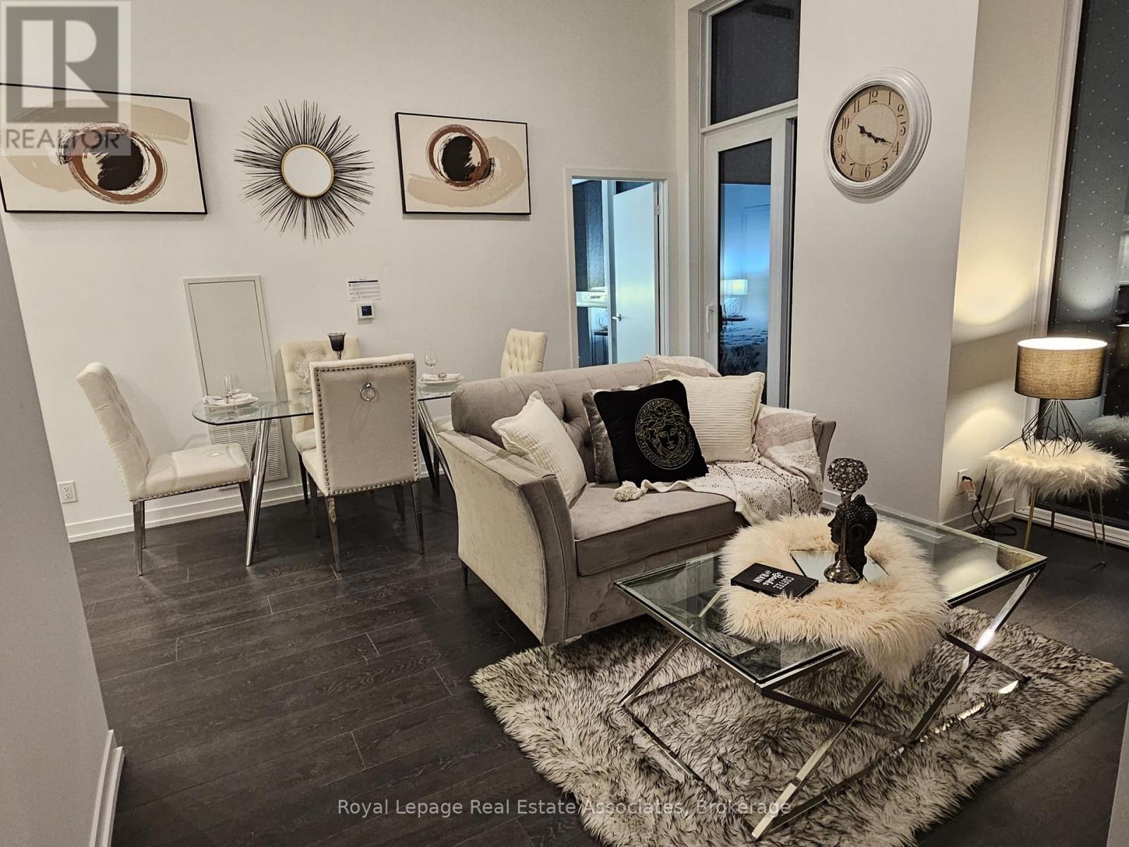 211 - 2020 Bathurst Street, Toronto (Humewood-Cedarvale), Ontario  M5P 0A6 - Photo 3 - C12393157
