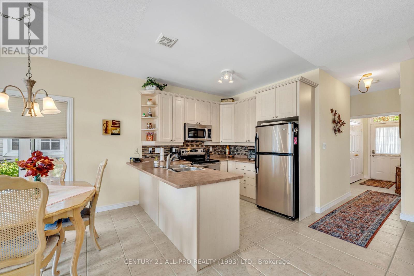 745 Prince Of Wales Drive, Cobourg, Ontario  K9A 5X9 - Photo 5 - X12428810