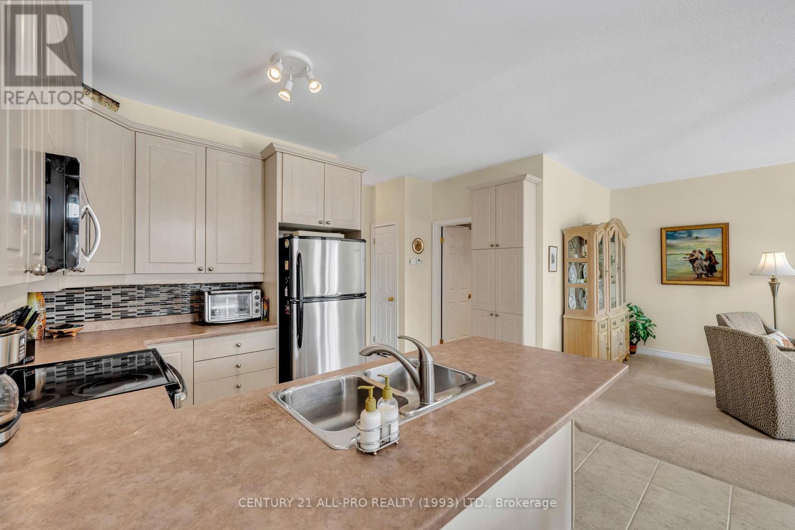 745 Prince Of Wales Drive, Cobourg, Ontario  K9A 5X9 - Photo 6 - X12428810