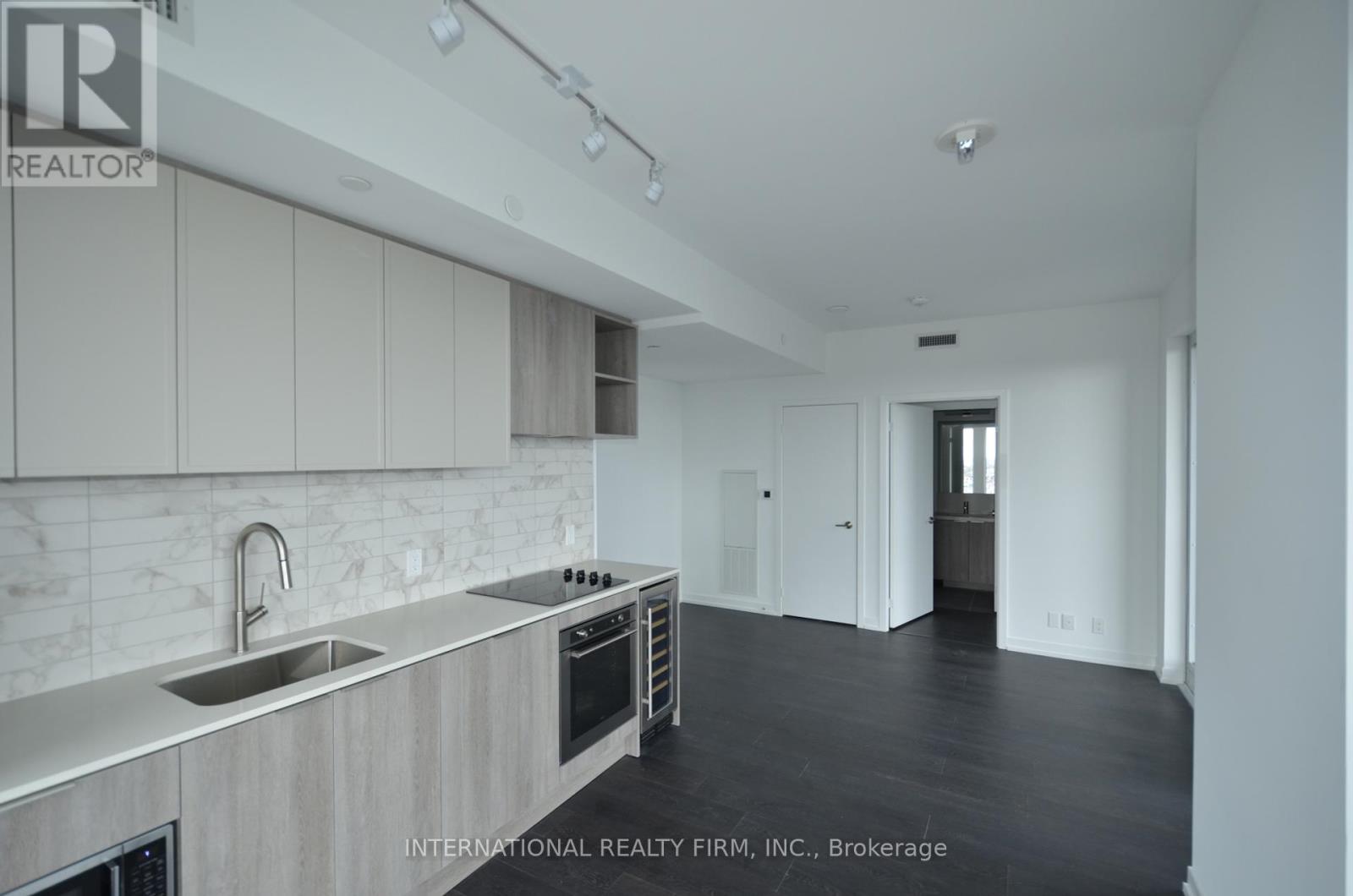 1705 - 2020 Bathurst Street, Toronto, Ontario  M5P 3L1 - Photo 3 - C12428633