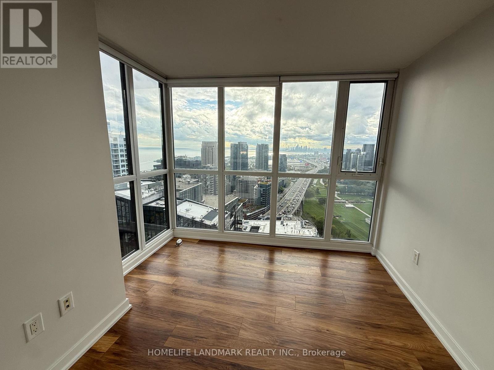 4206 - 85 Queens Wharf Road, Toronto, Ontario  M5V 0J9 - Photo 6 - C12428652