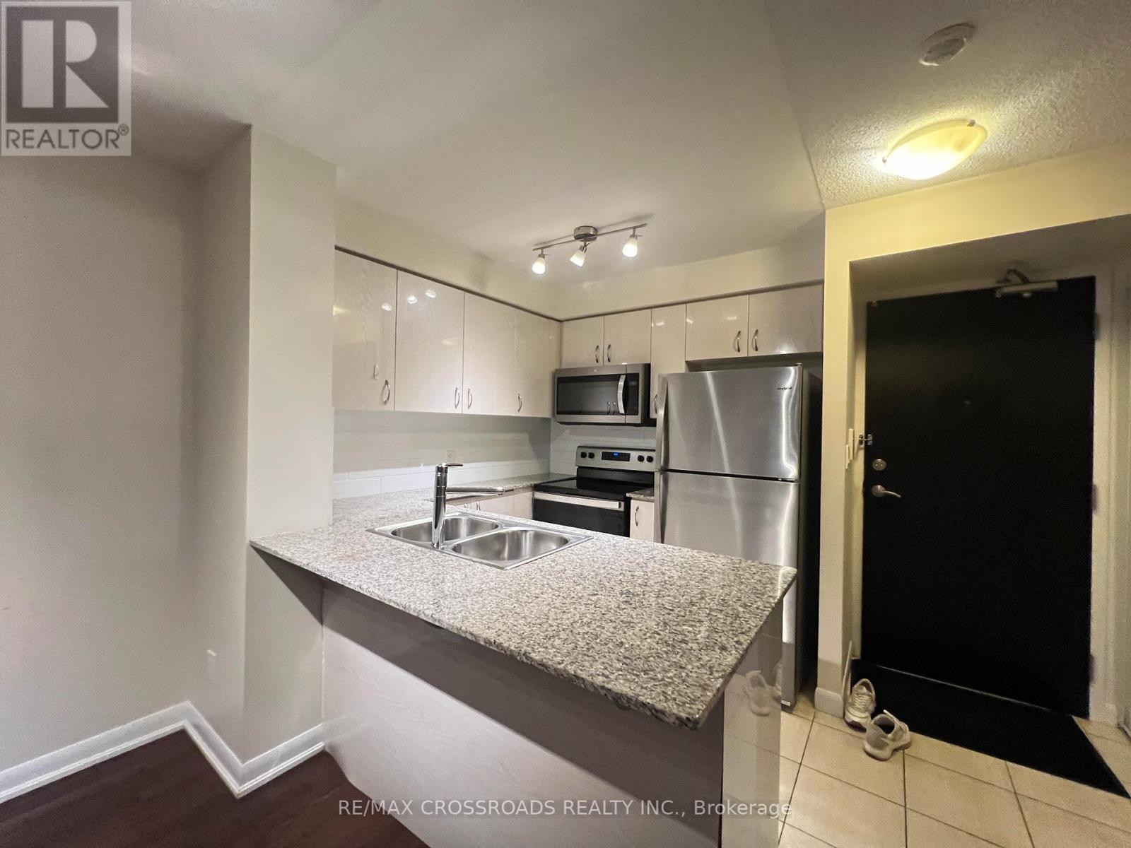 2109 - 5791 Yonge Street, Toronto, Ontario  M2M 0A8 - Photo 2 - C12428654