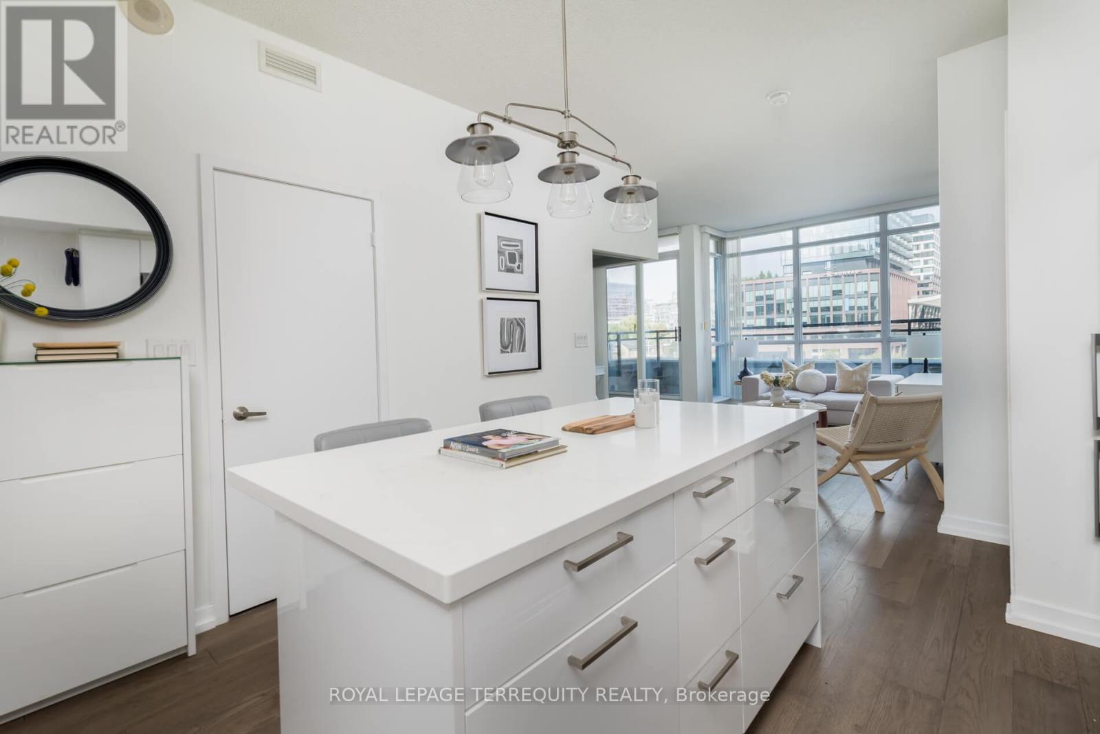 303 - 25 Capreol Court, Toronto, Ontario  M5V 3Z7 - Photo 10 - C12428661