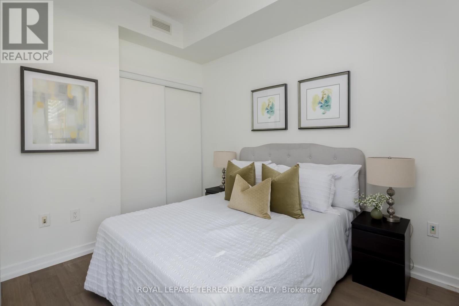 303 - 25 Capreol Court, Toronto, Ontario  M5V 3Z7 - Photo 20 - C12428661