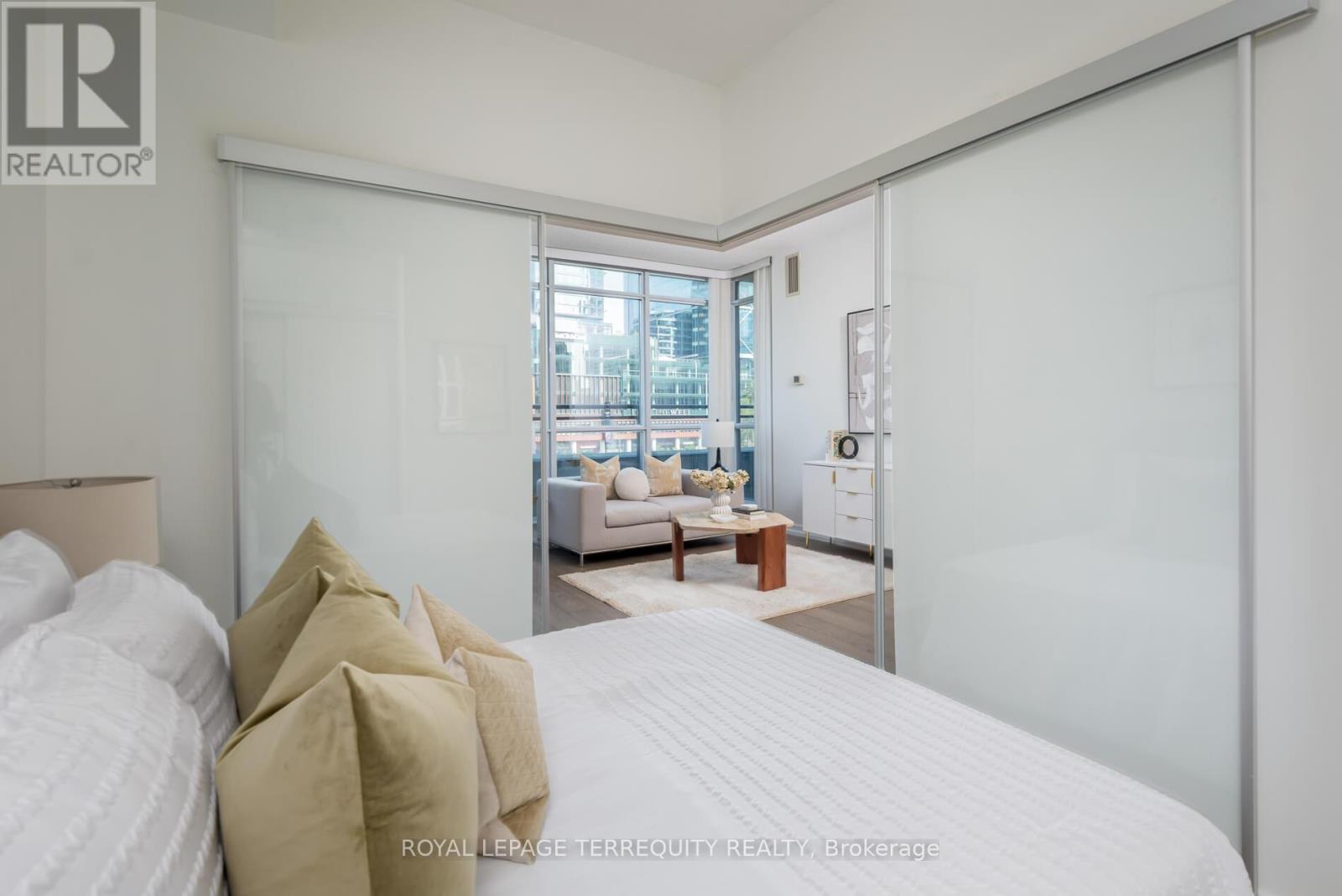 303 - 25 Capreol Court, Toronto, Ontario  M5V 3Z7 - Photo 21 - C12428661