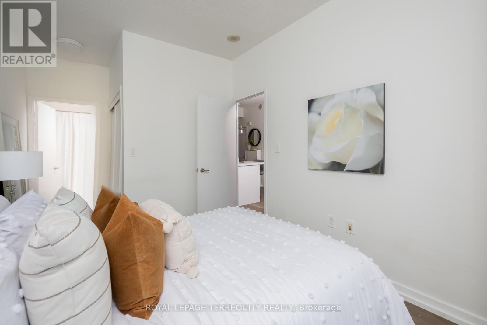 303 - 25 Capreol Court, Toronto, Ontario  M5V 3Z7 - Photo 23 - C12428661